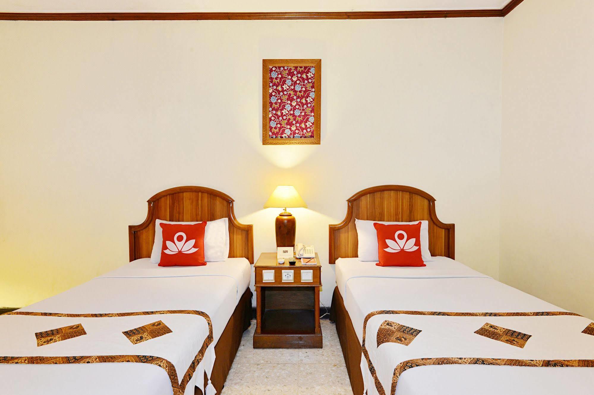 Zen Rooms Jogja Cendrawasih Pakualaman Exterior photo